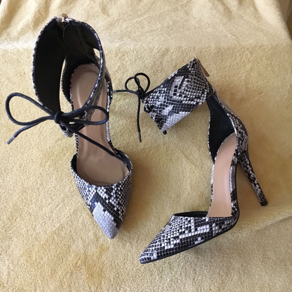 Anna Michelle faux snakeskin pumps